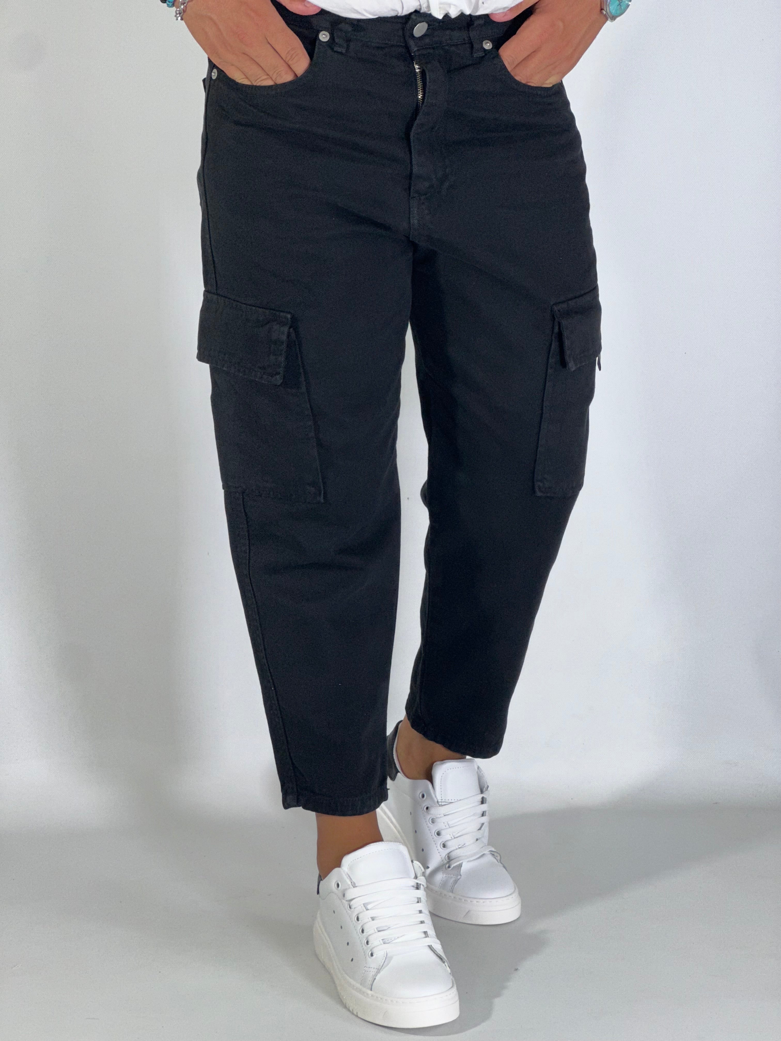 Pantalone loose fit cargo nero GA/1424