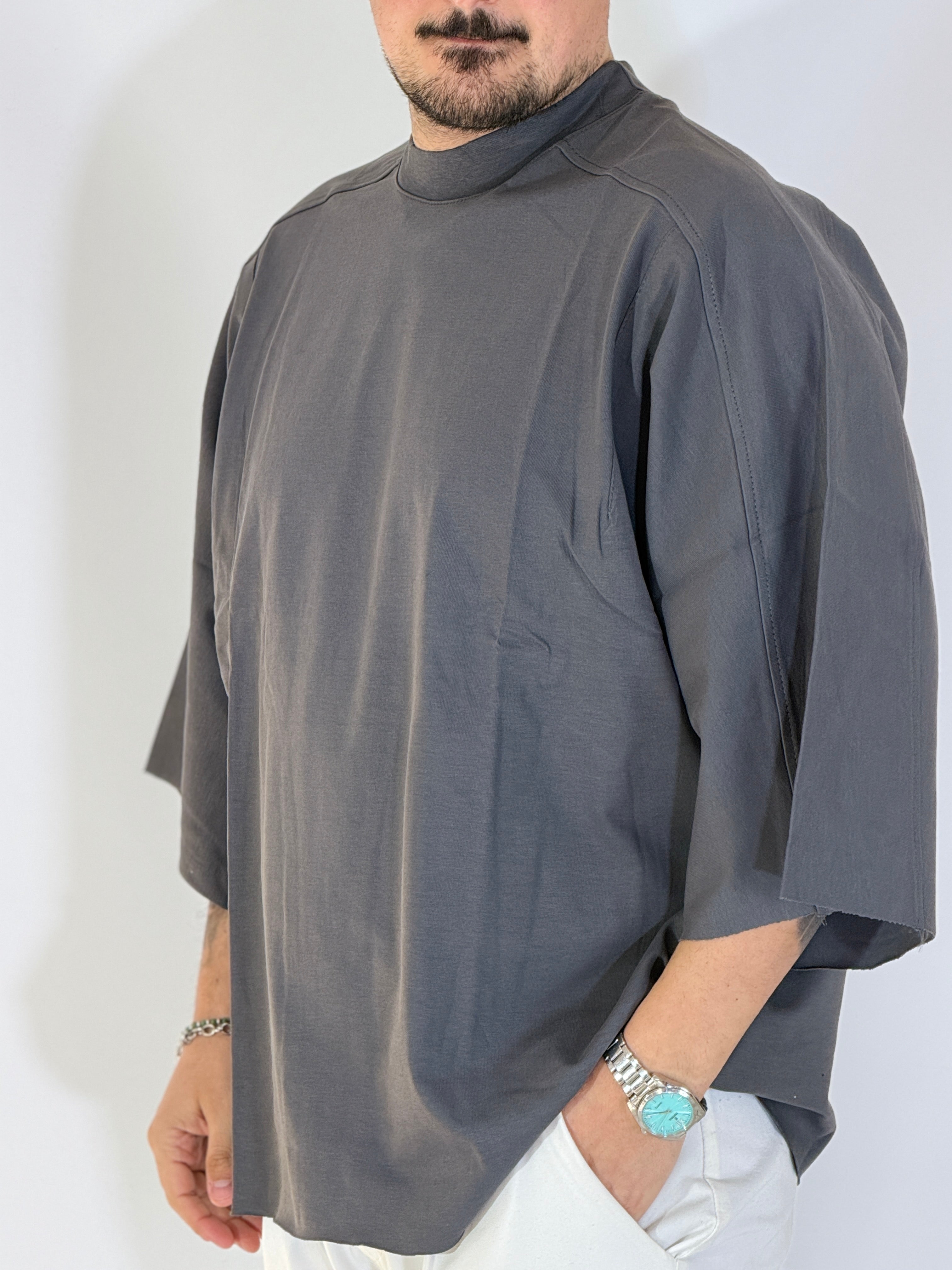 T-shirt over taglio vivo grigia HM834
