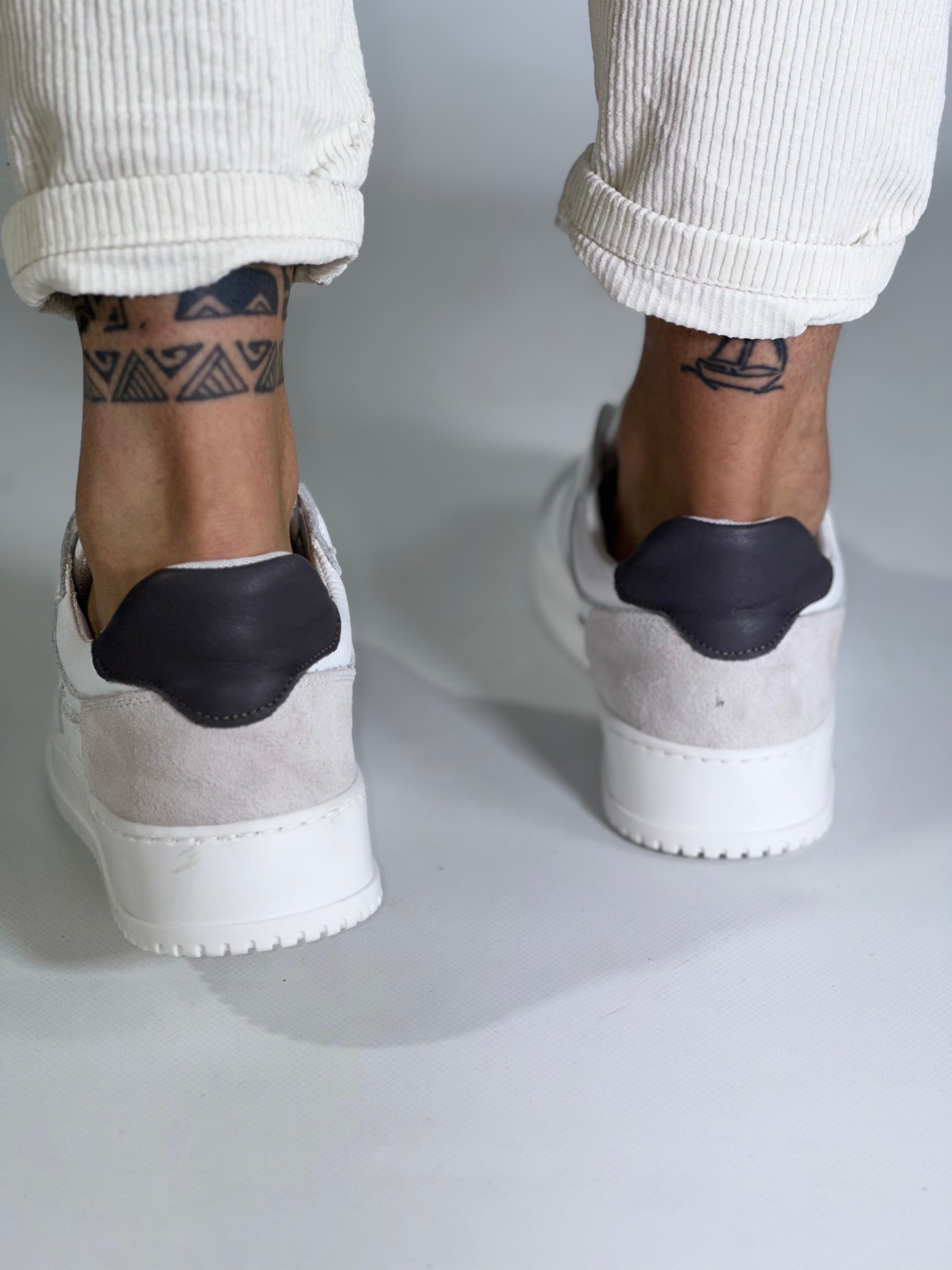 Scarpa AGR camoscio ghiaccio/grigio DB81