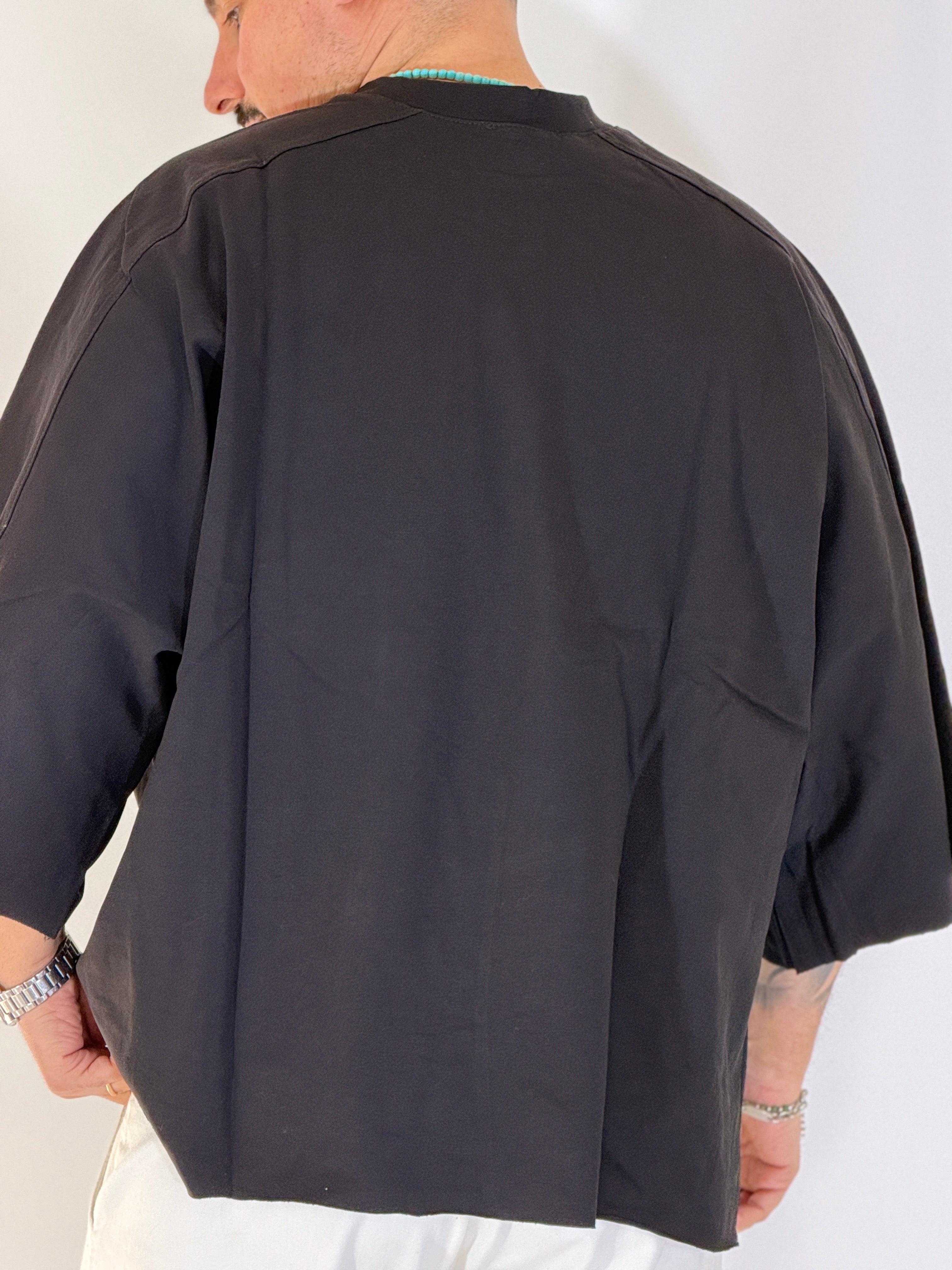 T-shirt over taglio vivo nera HM834